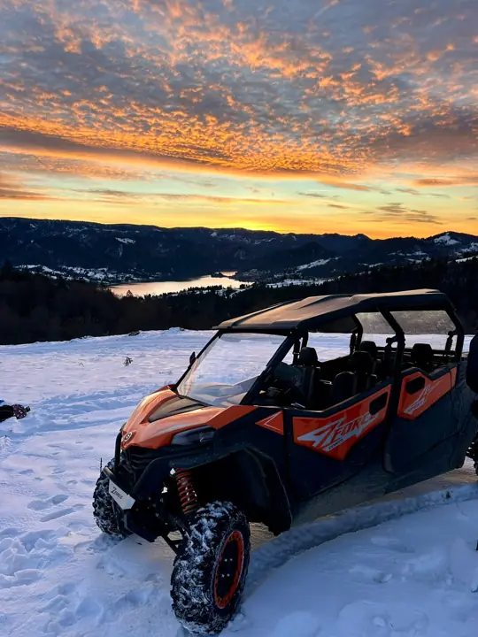 Buggy în lumina apusului
