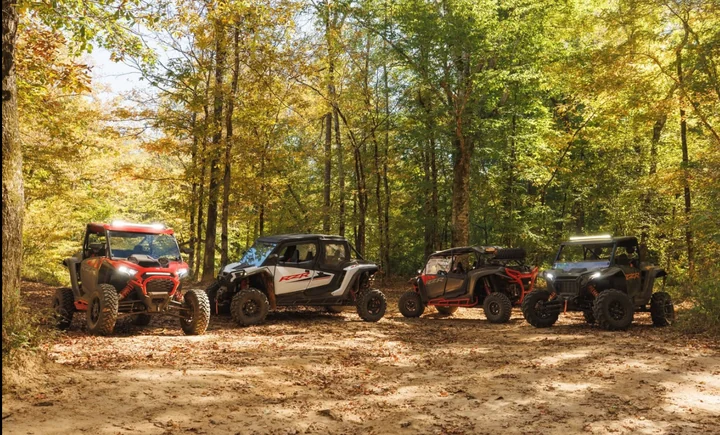 Modele off-road în pădure